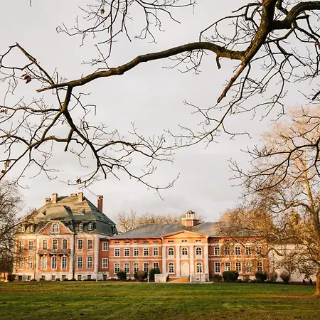 Schloss Karow 住宿加早餐酒店